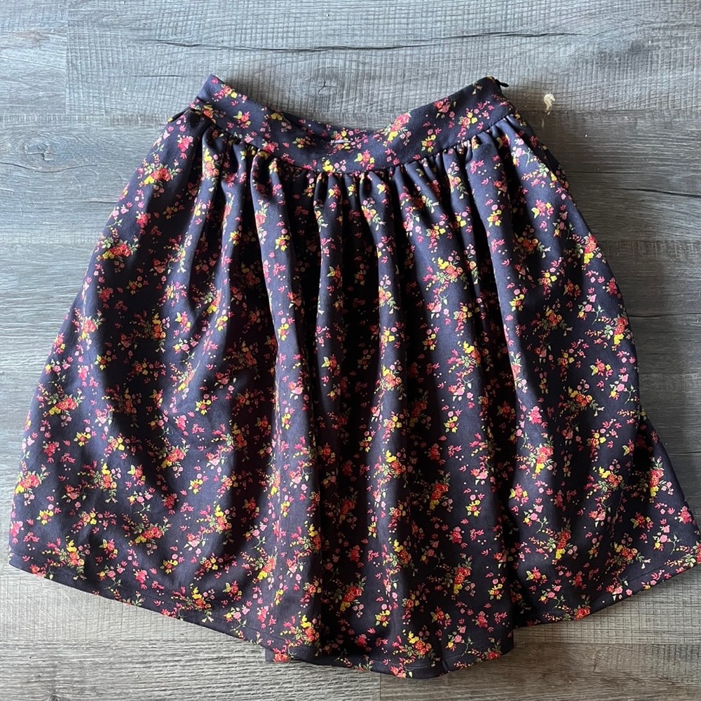 Yakima Bella floral print skirt NWT